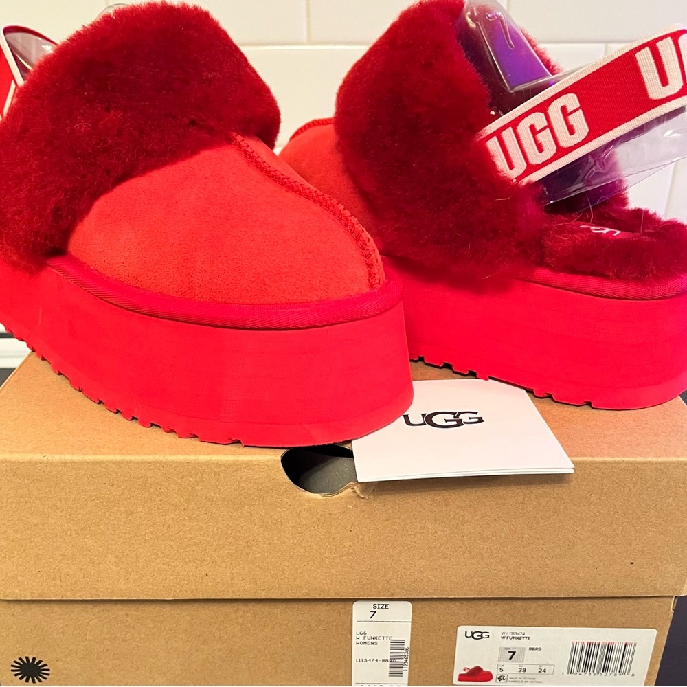 UGG RubyRed Funkette 7
